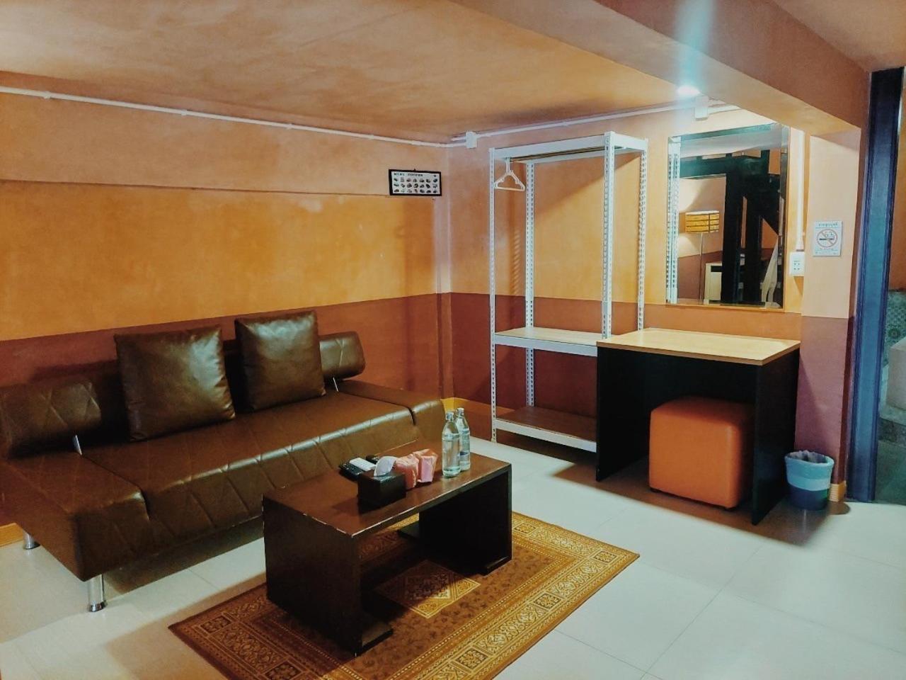 Retro Box Hotel Chumphon Εξωτερικό φωτογραφία
